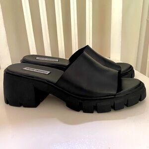 Steve Madden Helena Black Leather slide sandals.